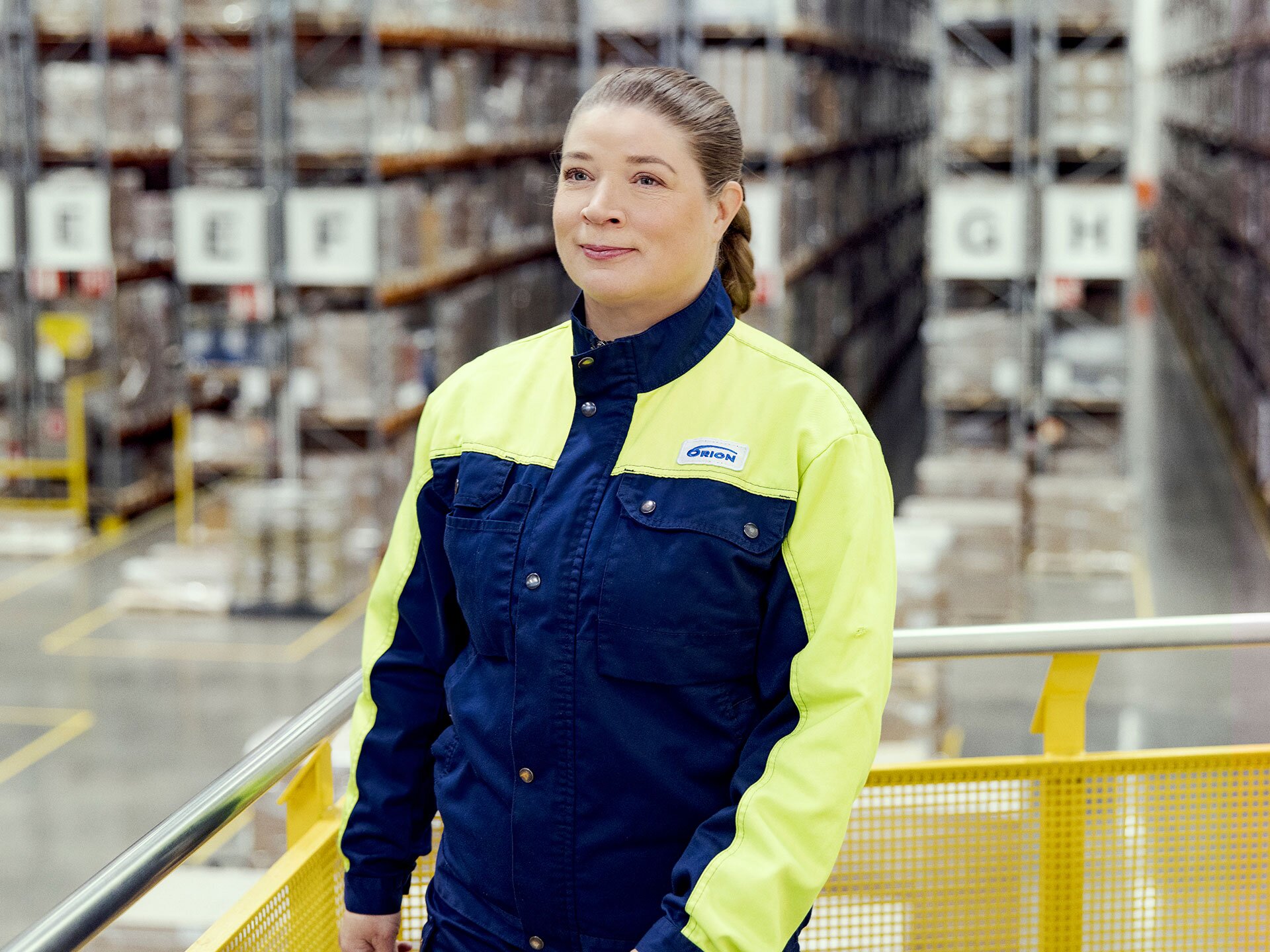 orion_warehouse_woman-front-of-product-shelves_2023_4699.jpg